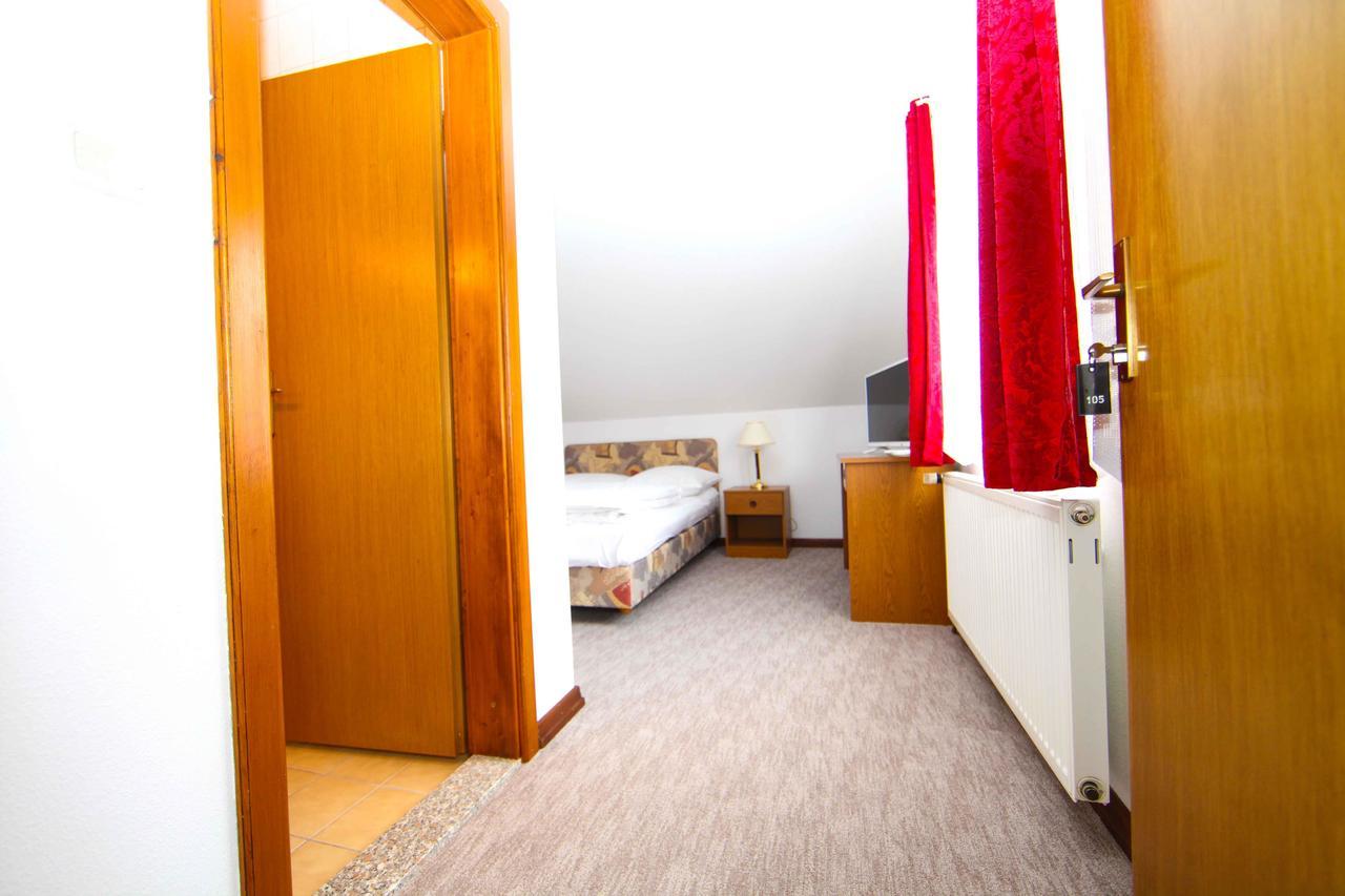 Hard Rock Rooms For Two Livno Exterior photo